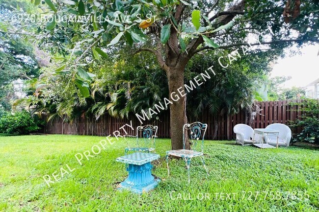 Building Photo - 6920 Bougainvilla Ave S