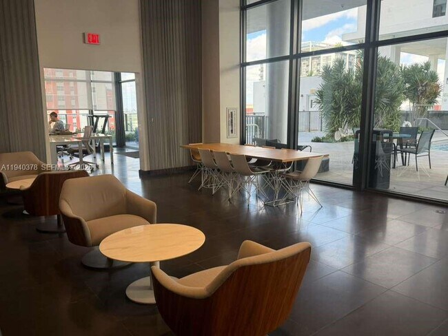 Building Photo - 1600 NE 1st Ave