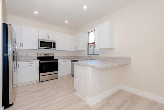 Building Photo - 3326 W 112th St