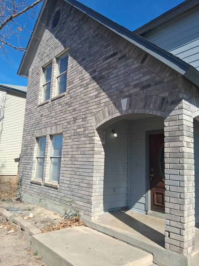 Building Photo - 874 Fillmore Dr