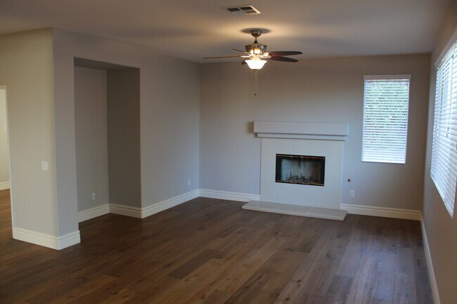 Building Photo - 35703 Date Palm St