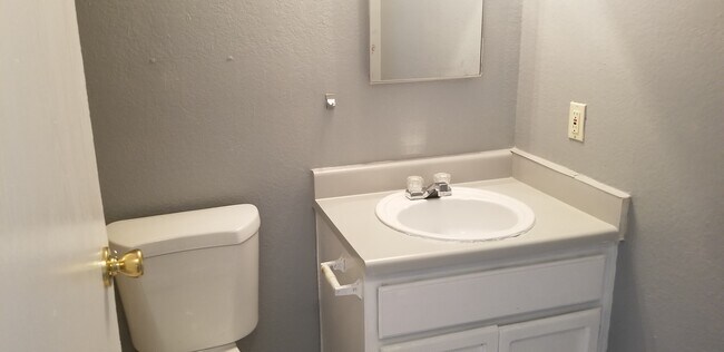 Building Photo - 4706 Cessna Ave