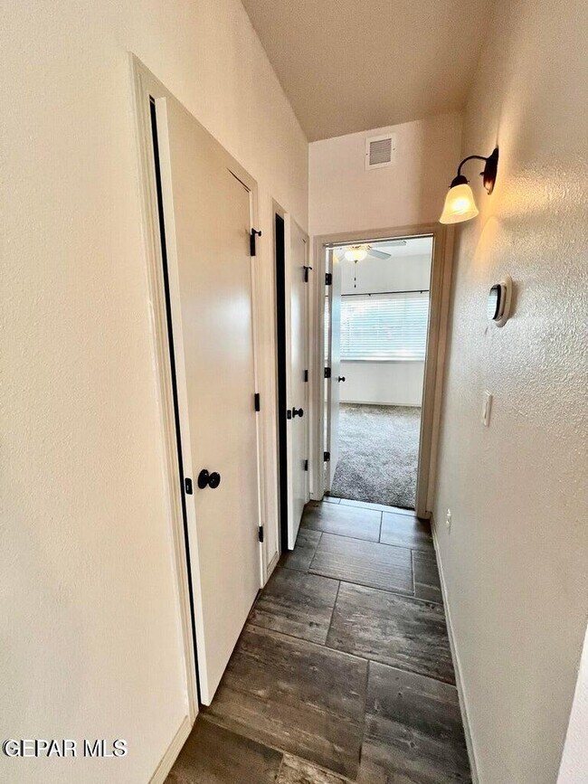 Building Photo - 10148 Red Vly