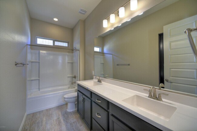 Building Photo - Gorgeous Single Level 4 bed 3 bath 3 car garage home at the Meadows community in Peoria