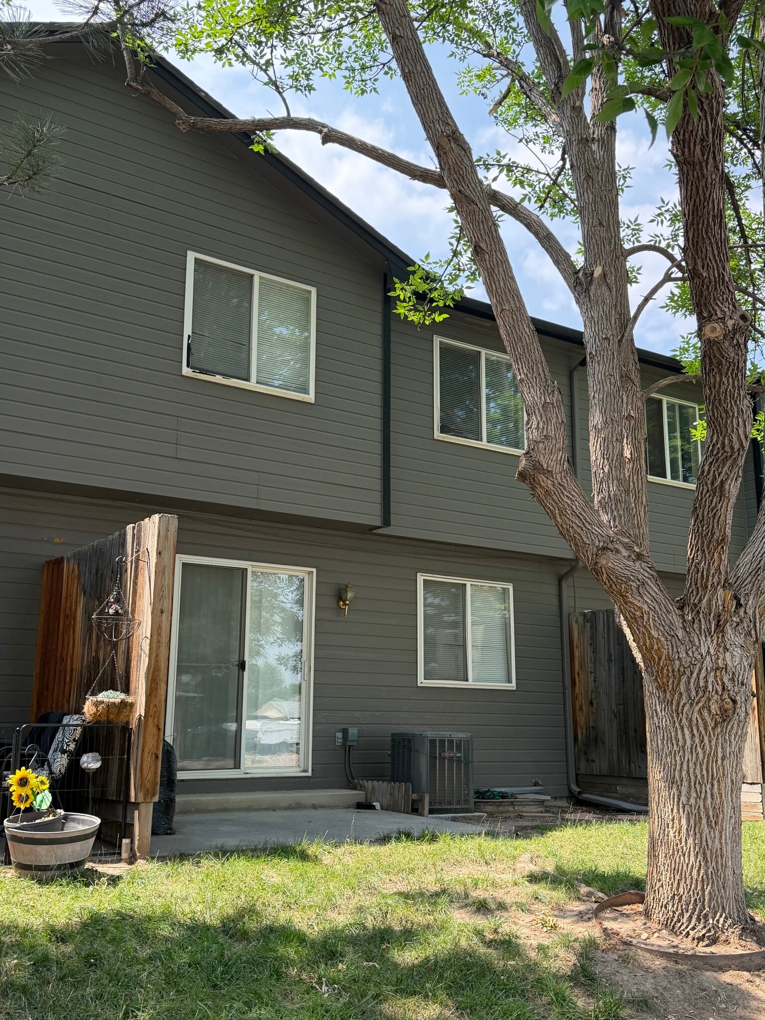 S Yard - 2124 3rd St SW