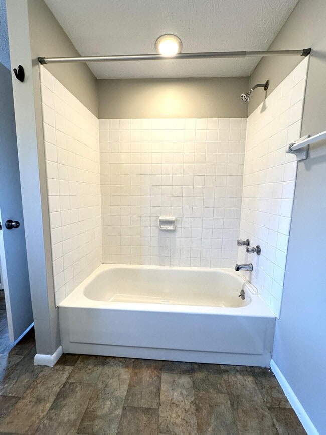 Building Photo - 5117 Bixford Ave