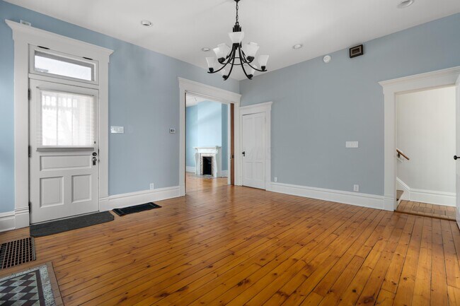 Building Photo - 281 Reinhard Ave