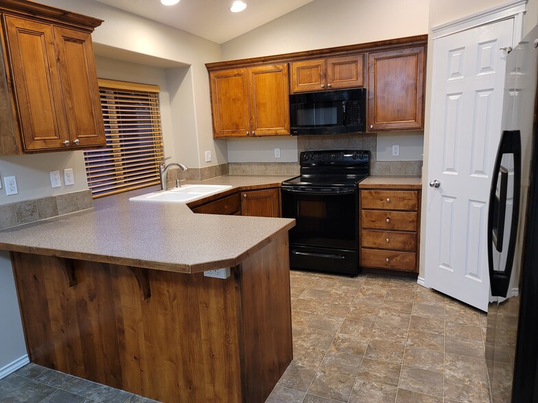 Building Photo - 3846 N Arches Way