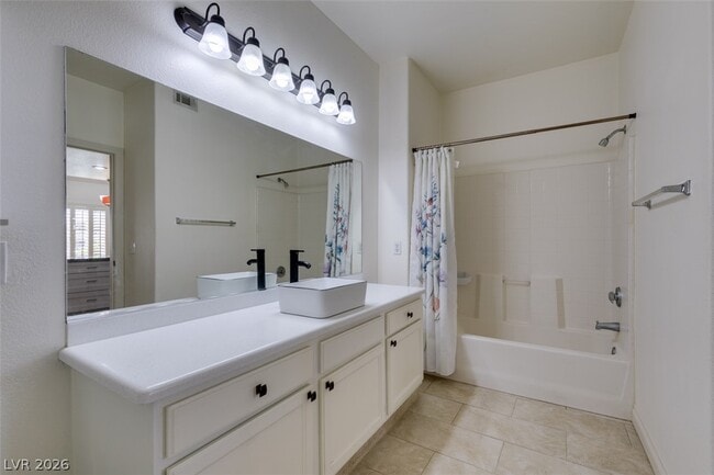 Building Photo - 3400 Cabana Dr