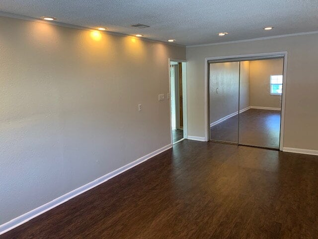 Building Photo - "Charming 3-Bed Oasis with 2 Baths in Ft W...