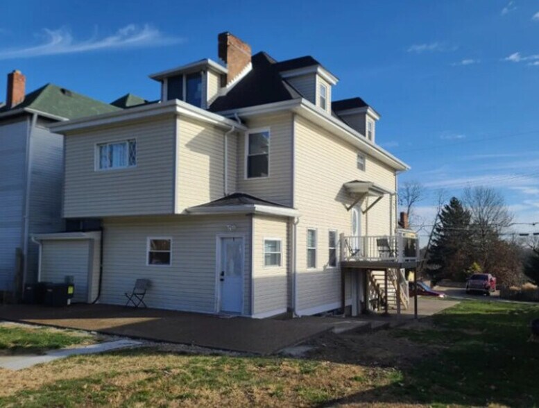 Building Photo - 444 Oneida St