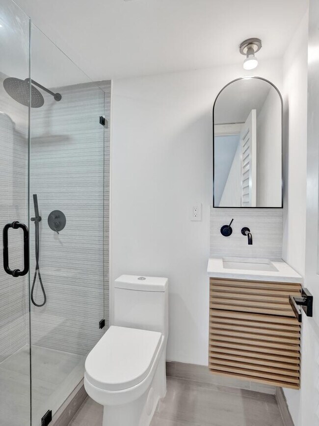 Building Photo - 840 SE 22nd Ave