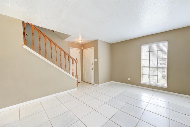 Building Photo - 1371 New Tree Ln