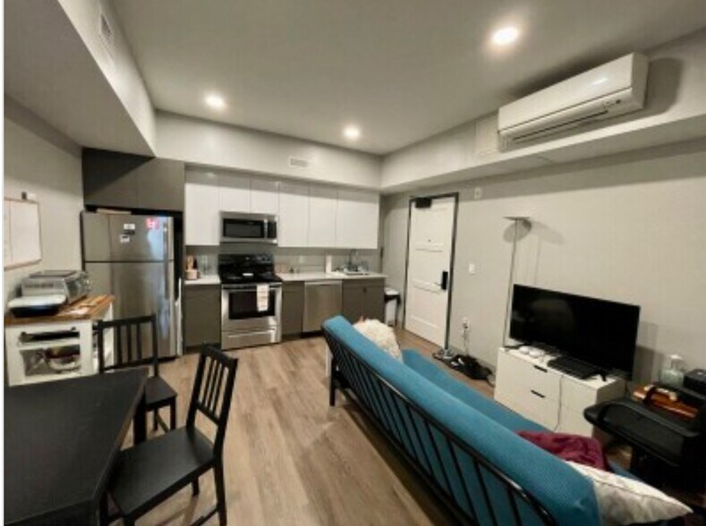 Building Photo - 104 Hemenway St