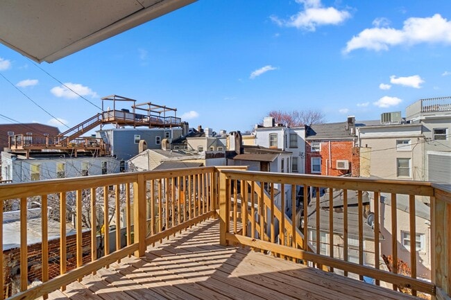 Building Photo - 208 S Durham St