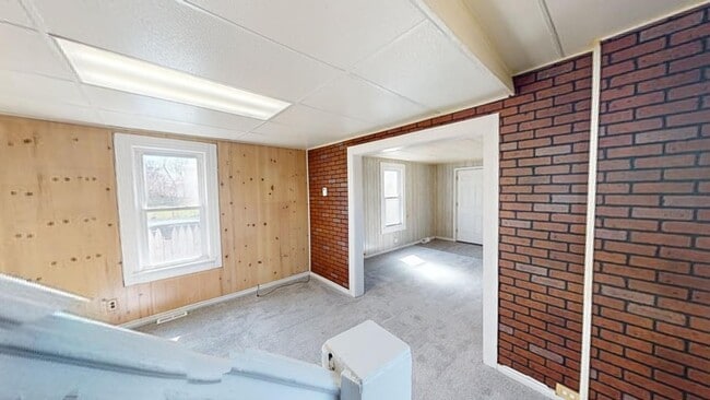 Building Photo - 3123 W 58th St