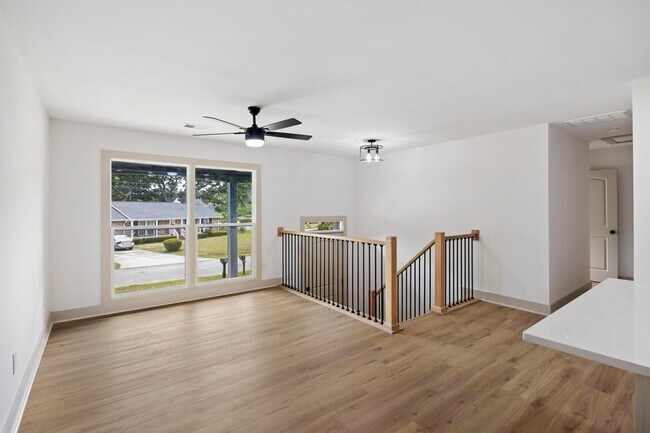 Building Photo - 1411 Westway Dr