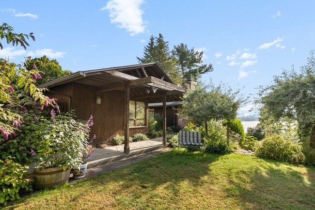 Building Photo - 4Bd/2.75Ba Seattle House