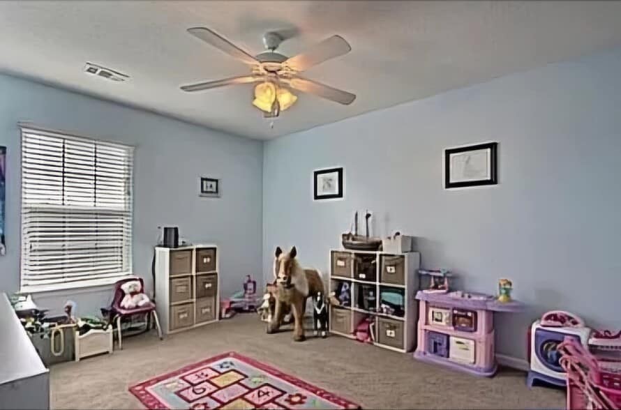 Building Photo - 210 Red Oak Dr