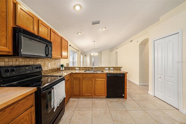 Building Photo - 7924 Carriage Pointe Dr