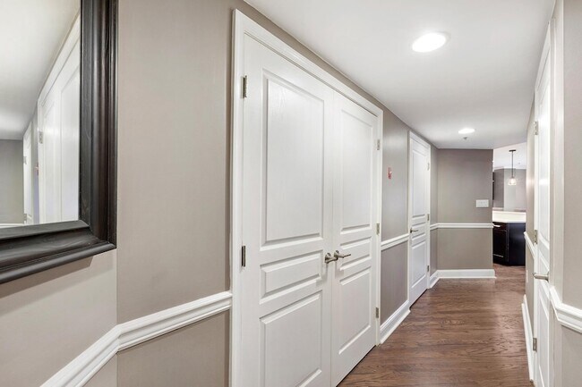 Building Photo - 1331 Grand St