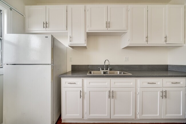 Building Photo - 1056 5/3 Normandie Ave-301C