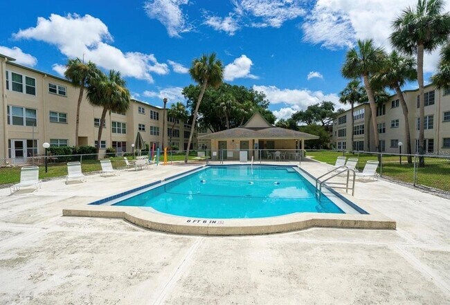 Building Photo - 11720 Park Blvd