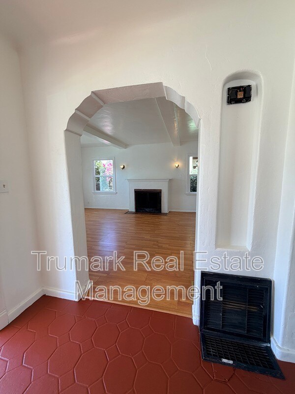 Building Photo - 729 South St