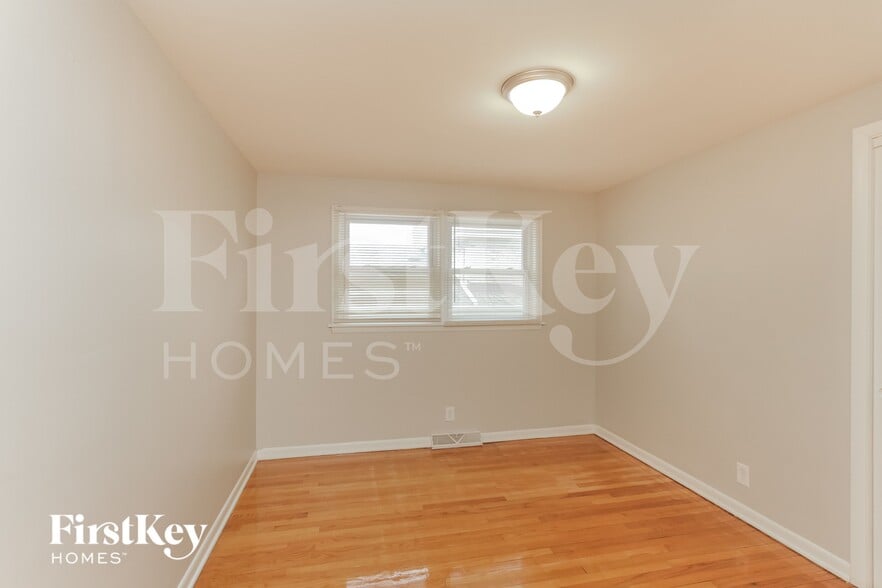 Building Photo - 10437 S Keeler Ave