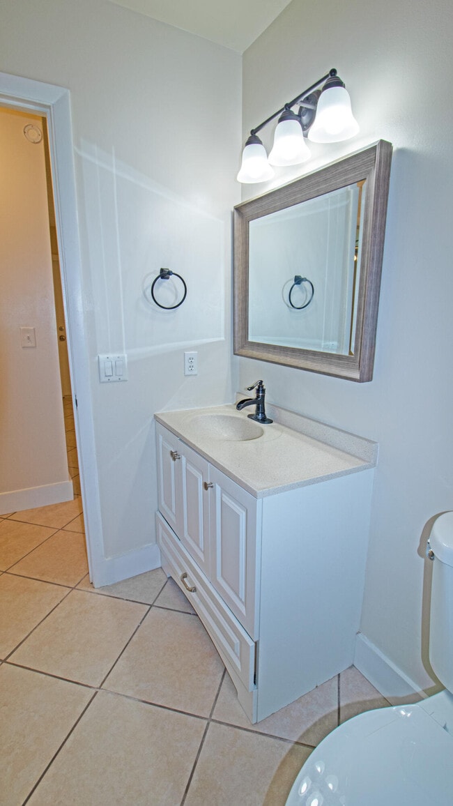 Building Photo - 8757 SE Hobe Ridge Ave