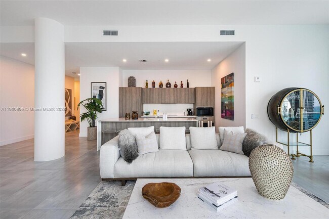 Building Photo - 17550 Collins Ave