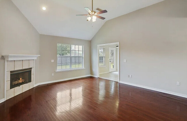Building Photo - 401 Westport Way