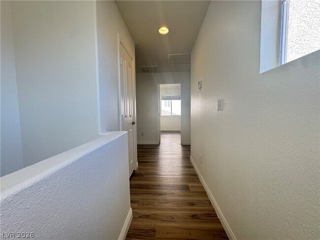 Building Photo - 1078 Country Skies Ave