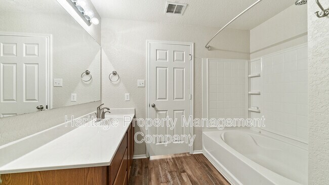 Building Photo - 233 Willow Crest