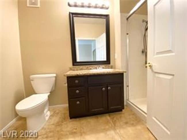 Building Photo - STUNNING 3 BEDROOM, 2 BATHROOM CONDO WITH ...