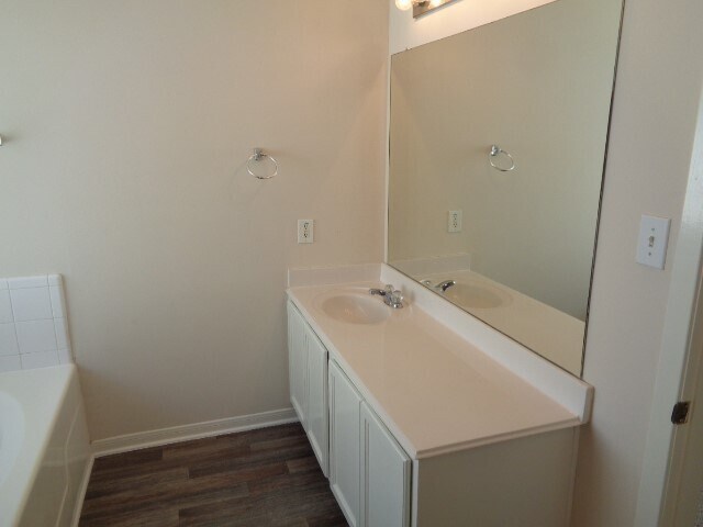 Building Photo - 6440 Mountain Pines Ln
