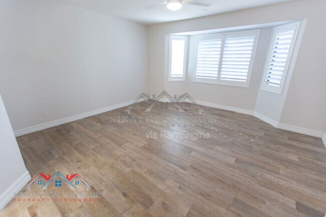 Building Photo - 661 E Julian Dr