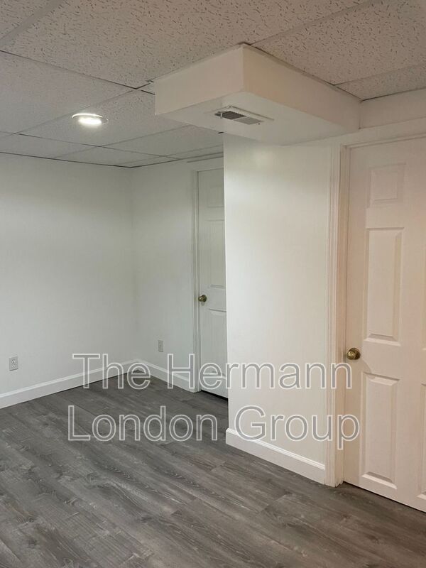 Building Photo - 451 Golden Valley Dr