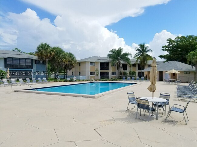 Building Photo - 9729 Hammocks Blvd
