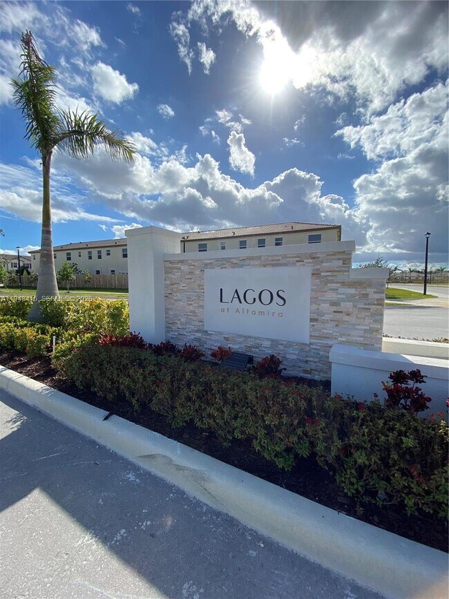 Building Photo - 2627 SE 28th Dr