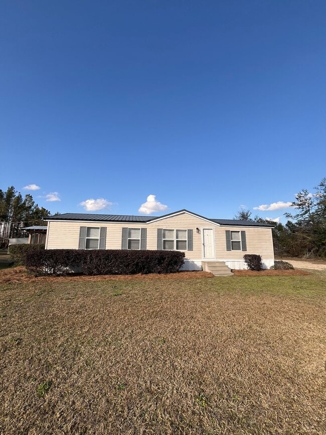 Building Photo - Mobile home in country setting