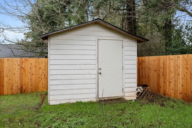 Building Photo - 20160 Quinalt Dr