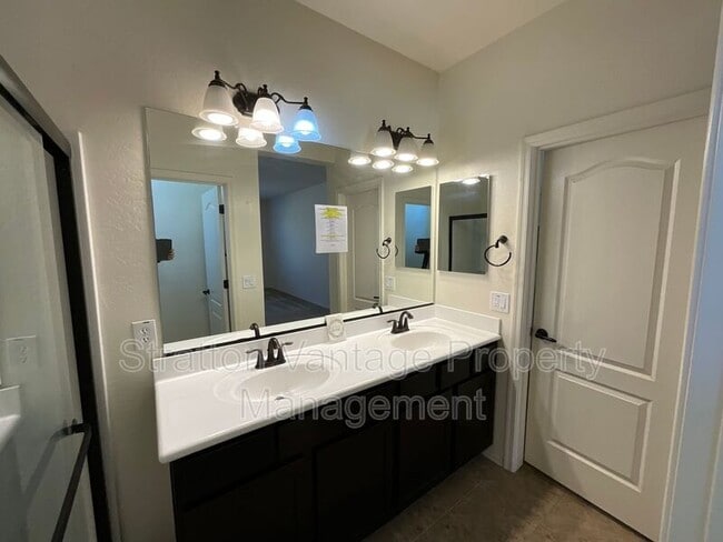 Building Photo - 3432 E Russell St