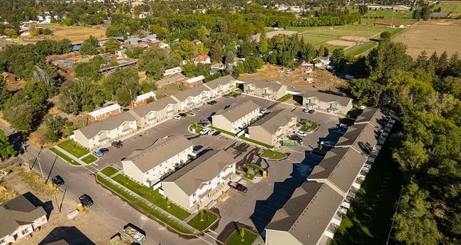 Building Photo - Modern 3-Bedroom Home with Resort-Style Amenities