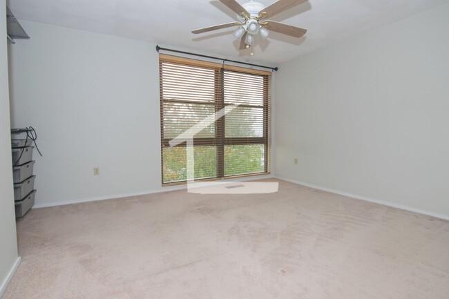 Building Photo - HOT ALLSTON LISTING!!!!