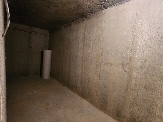 Building Photo - 938 E 25 S