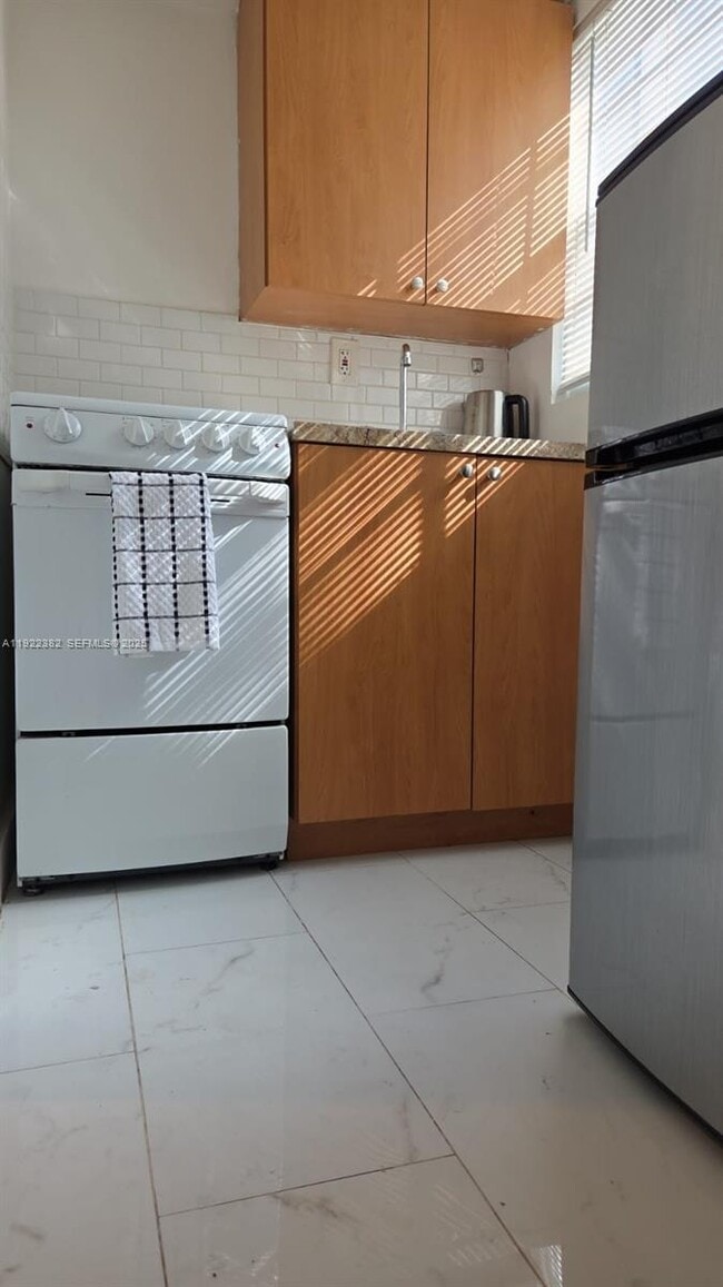 Building Photo - 6431 Hayes St