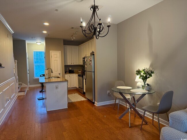 Building Photo - 926 Price Ln