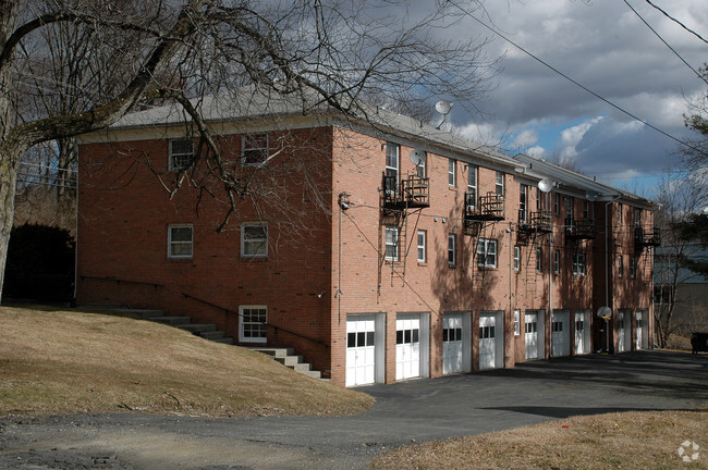Building Photo - Newton Manor