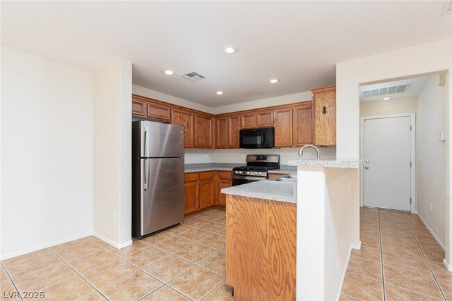 Building Photo - 9933 Carrizo Springs Ave